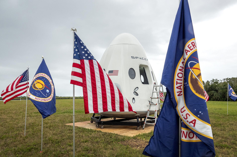 Una nave Dragon de SpaceX regresa de la EEI con material científico 
