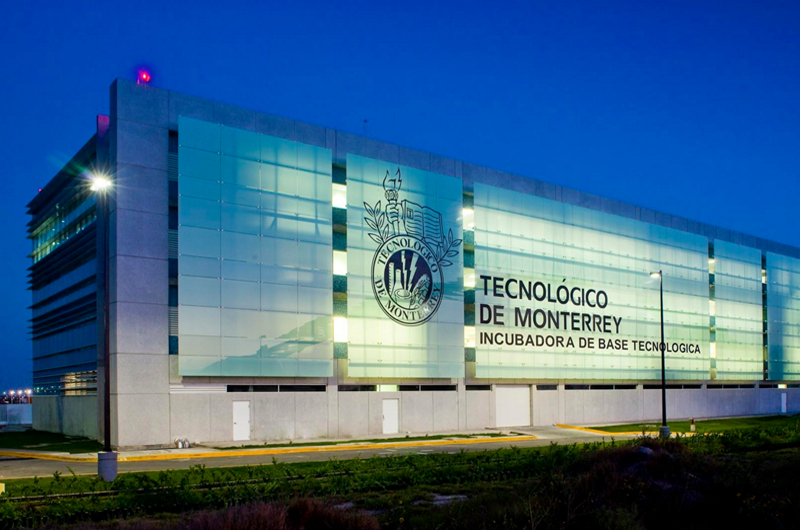 Ana Botín inaugura sucursal disruptiva para universitarios en Tec de Monterrey