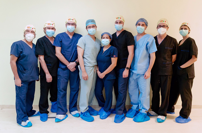 Urólogos mexicanos y españoles se alían para realizar cirugías en Oaxaca
