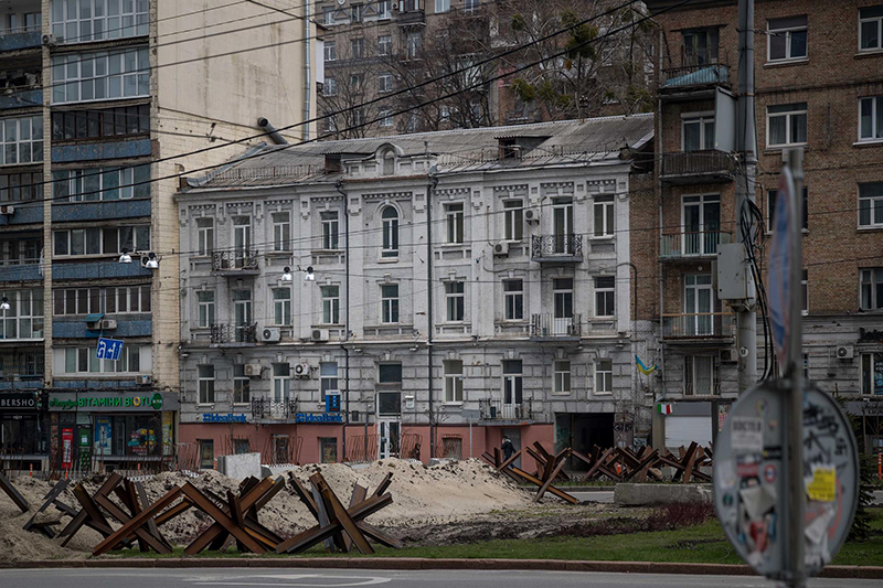 La economía de Ucrania se contraerá el 45 % este año, según el Banco Mundial