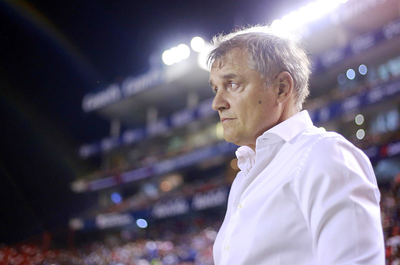 Cruz Azul echa al entrenador uruguayo Aguirre tras recibir goleada histórica