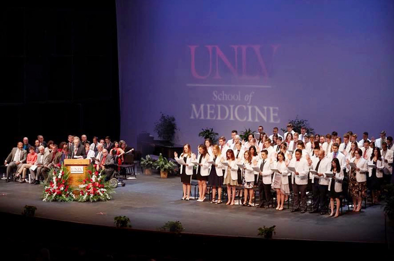 Comenzaron 60 nuevos estudiantes en la Escuela de Medicina 