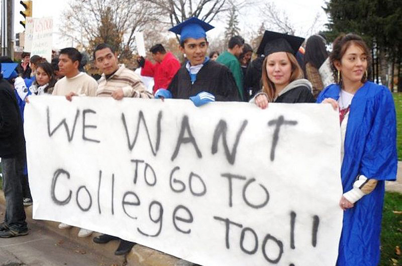 En AZ Universidades no pueden otorgar colegiaturas baratas a Dreamers