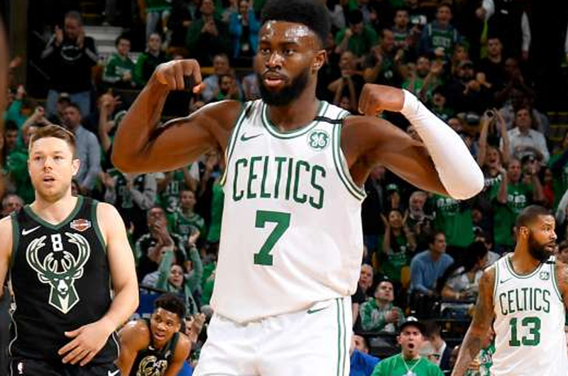 Celtics gana 120-106 y se pone 2-0 sobre Bucks en serie de playoffs NBA