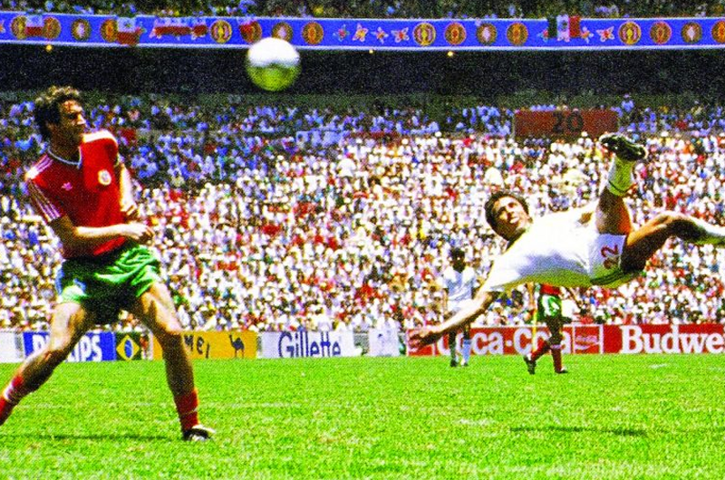 Anotación de Manuel Negrete elegida como “Mejor gol” en Copas del Mundo