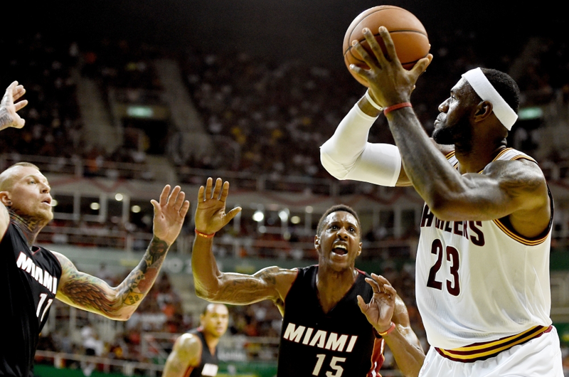 Miami gana 98-79 a Cavaliers y mantiene sueño de playoffs NBA