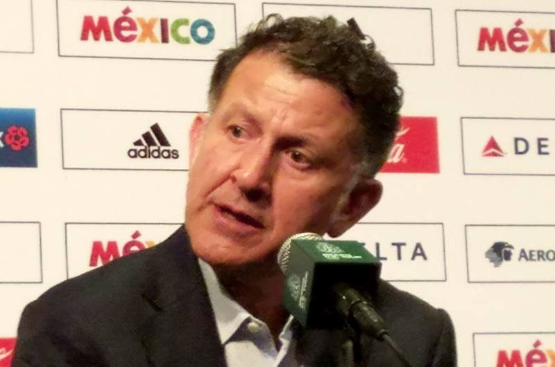 Osorio sigue sin descartar a ningún jugador de la selección mexicana