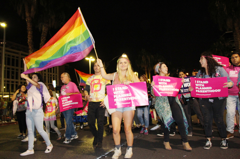 Comunidad LGBT marchó con orgullo en Las Vegas
