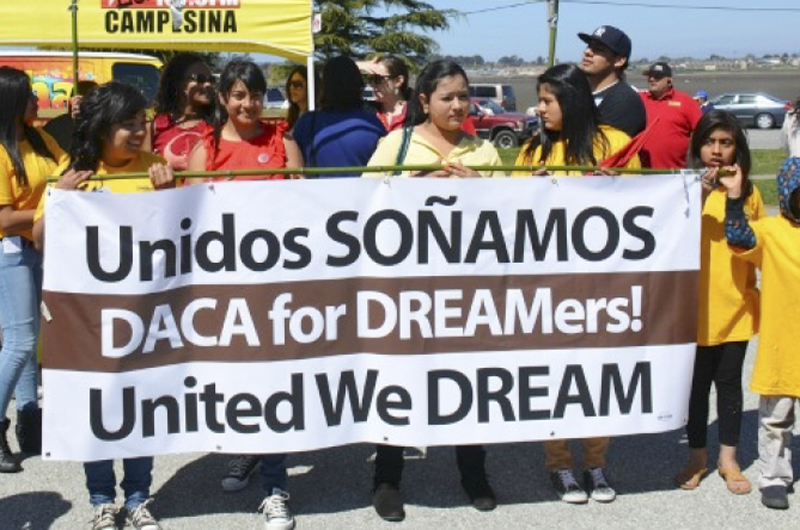 Gobernador Sandoval pide solución para los Dreamers