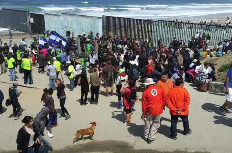 Juez de EUA revisará petición de asilo de ocho inmigrantes de caravana