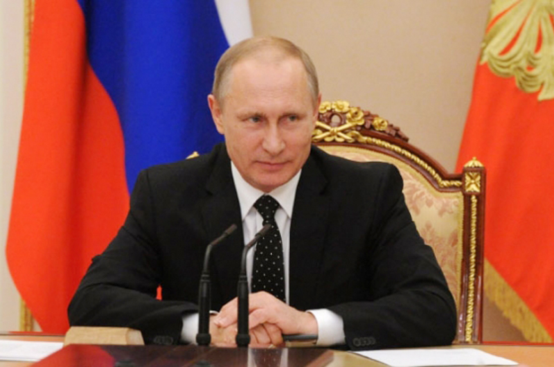 Rusia dispuesta a dar asilo a exdirector del FBI: Vladimir Putin