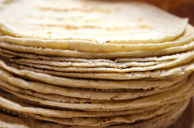 Más de 90 por ciento de las tortillas contiene maíz transgénico, revela estudio