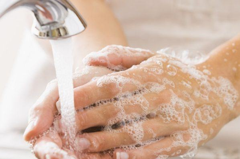 Señalan importancia de lavarse manos para evitar traslado de microbios