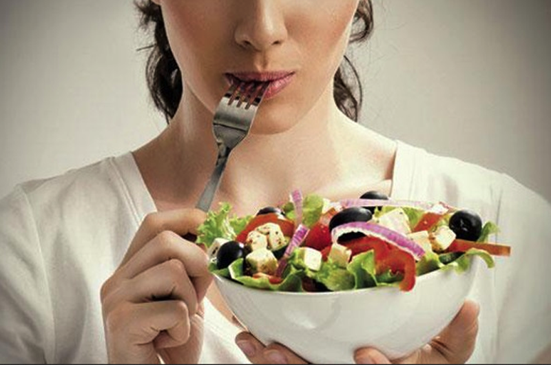 Alimentación sana disminuye síntomas de reflujo esofágico