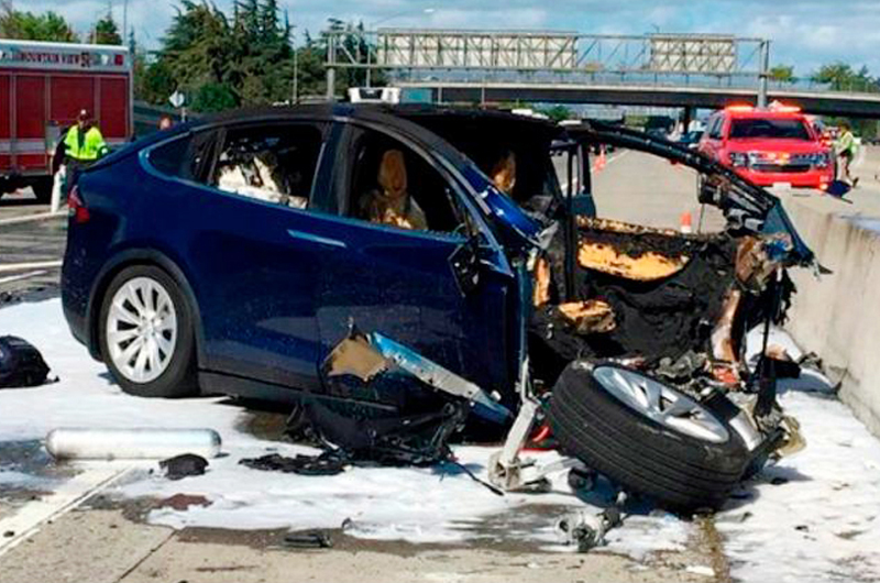 Tesla: vehículo que chocó estaba en piloto automático