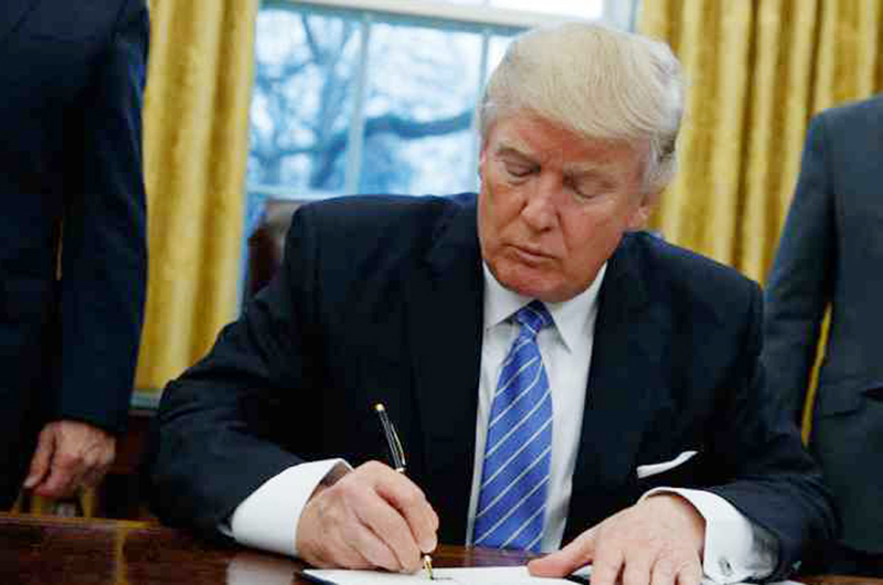 Sin DACA ni el muro Trump firma el presupuesto para el ejercicio fiscal de 2018