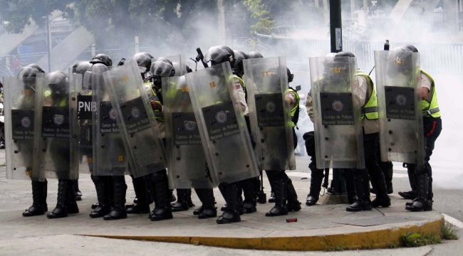 Gobierno venezolano reporta dos muertos y un herido en asalto a guarnición