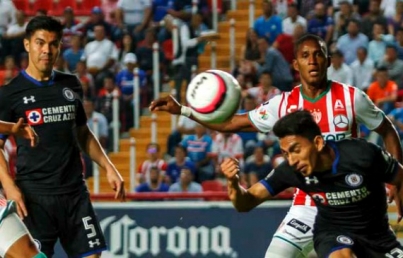Cruz Azul salva invicto en su visita con Necaxa al empatar 1-1