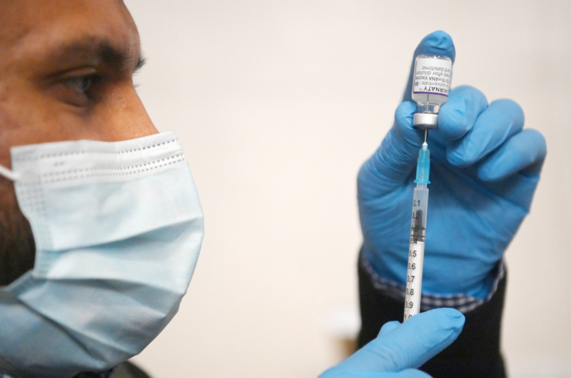 El R.Unido, el primer país en aprobar una vacuna bivalente contra la covid-19