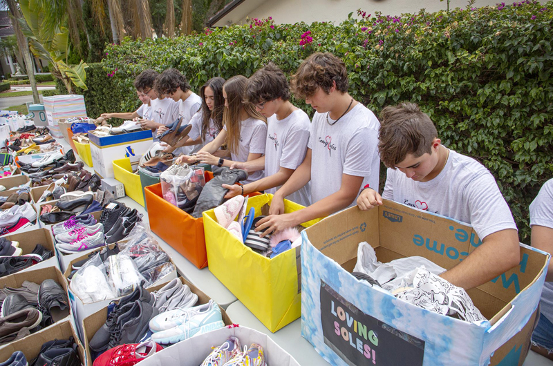Estudiantes de Florida recolectan 12 mil zapatos para los desamparados